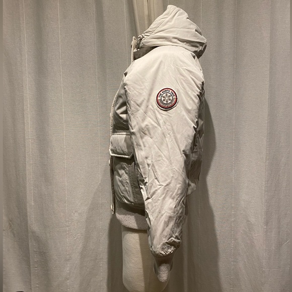 The North Face white bomber jacket - Picture 3 of 6